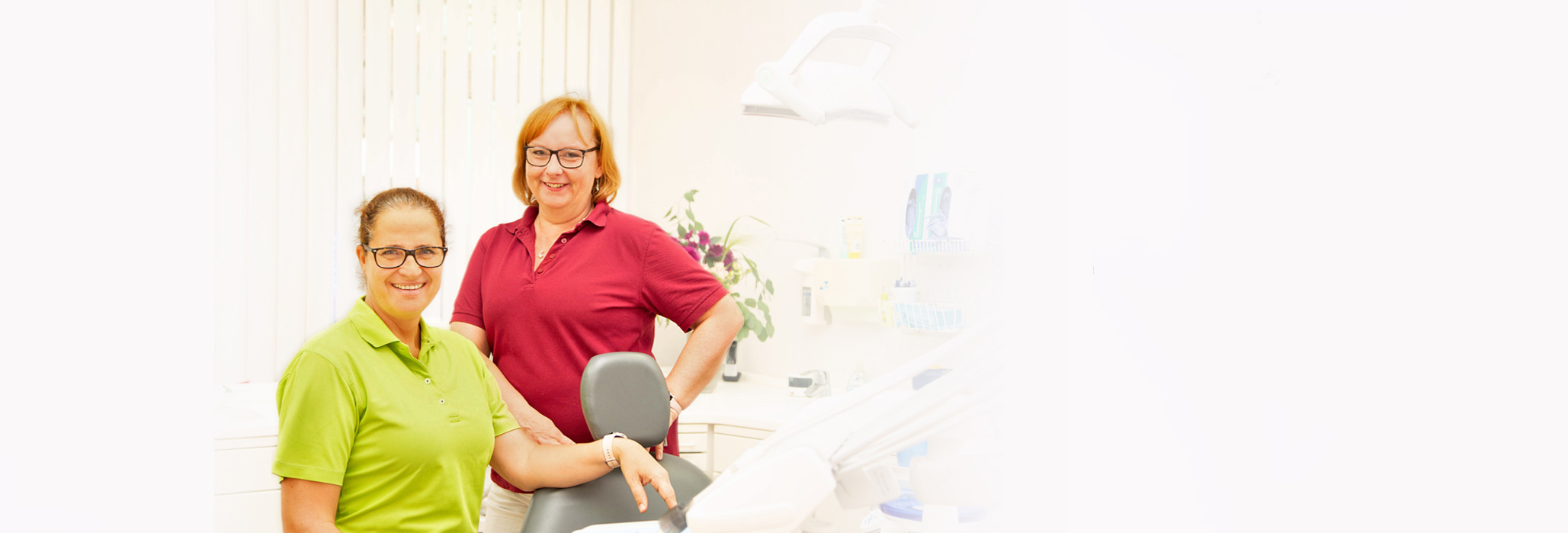 Zahnärztin Andrea Schultz mir ihrer Assistentin Ines Löper